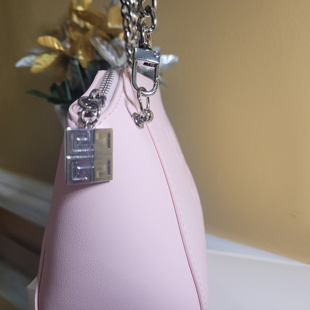 Givenchy - Picture 6 of 16